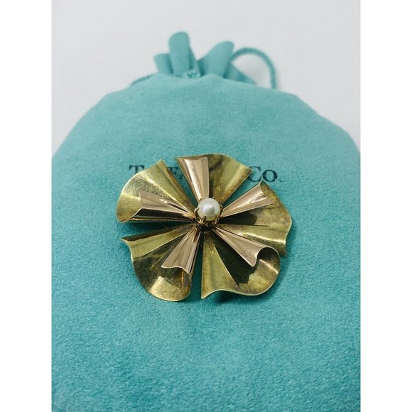 Vintage Tiffany & Co 14K Gold Pearl Brooch Pinwheel Flower Signed 5MM Pearl